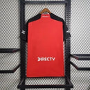 Texto alternativo para imagem:

"Camisa River Plate Away (2) 2023/24 Adidas Torcedor Masculina, modelo preto com faixas diagonais cinzas e detalhes em vermelho, escudo do River Plate bordado e logo Adidas, versão oficial licenciada."

