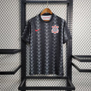 Camisa treino do Corinthians 2023 preta Nike com logo e tecnologia Dri-FIT
