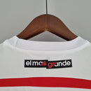 Camisa River Plate Home I 2015/16 Adidas Retrô Masculina branca com faixa diagonal vermelha, tecido leve e respirável, gola retrô clássica, escudo bordado, perfeita para torcedores, colecionadores e apaixonados pelo futebol argentino.