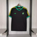 Camisa Jamaica 2024/25 Adidas Torcedor Masculino - modelo preto, uniforme da seleção jamaicana, design moderno com escudo em destaque e logo Adidas.