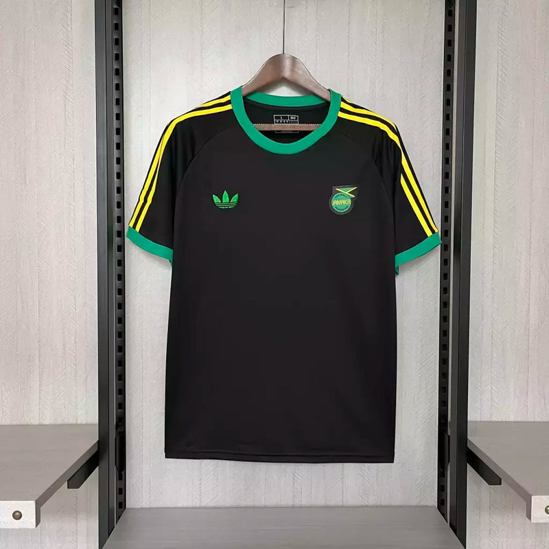 Camisa Jamaica 2024/25 Adidas Torcedor Masculino - modelo preto, uniforme da seleção jamaicana, design moderno com escudo em destaque e logo Adidas.