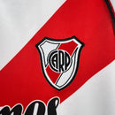 Camisa River Plate Home I 2000/01 Adidas Retrô Masculina na cor branca com faixa diagonal vermelha, modelo histórico dos Millonarios disponível na Waze Mix.