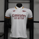 Camisa Arsenal Edição Especial 2025/26 Adidas Jogador Masculina, modelo oficial na versão Player Issue com tecnologia HEAT.RDY, escudo do Arsenal em silicone e design exclusivo"
