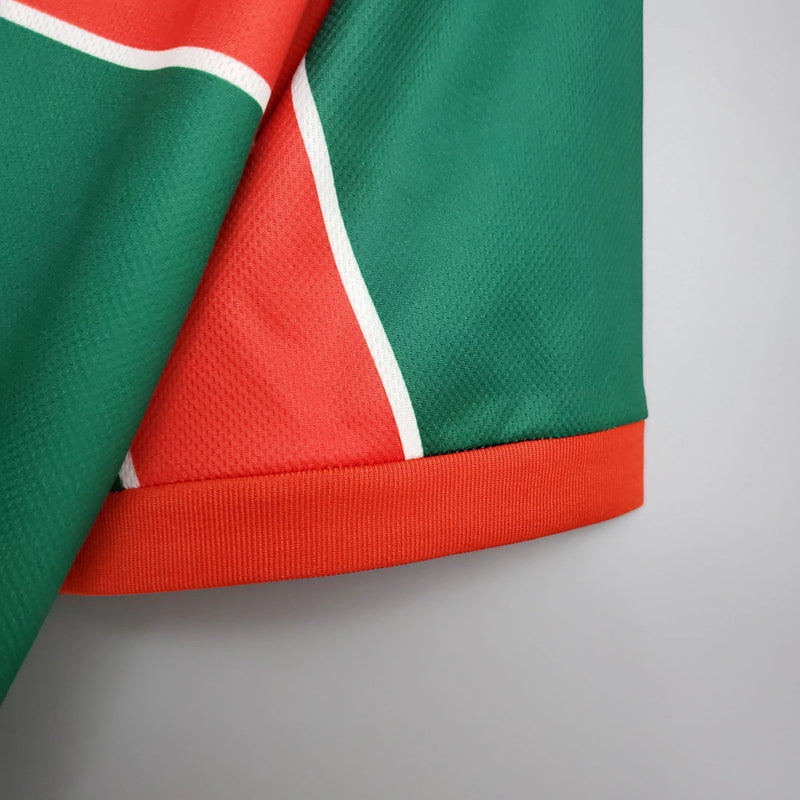 Camisa Marrocos Home I 1998/99 Puma Retrô Masculina verde, modelo clássico dos Leões do Atlas dos anos 90, design nostálgico e histórico para colecionadores e fãs de futebol retrôCamisa Marrocos Retrô
Camisa Marrocos 1998/99
Camisa Puma Marrocos antiga
Camisa Marrocos verde retrô
Camisa Marrocos Home 1998
Camisa retrô masculina Marrocos
Camisa de futebol retrô Marrocos
Camisa clássica Marrocos 1999
Camisa Leões do Atlas retrô