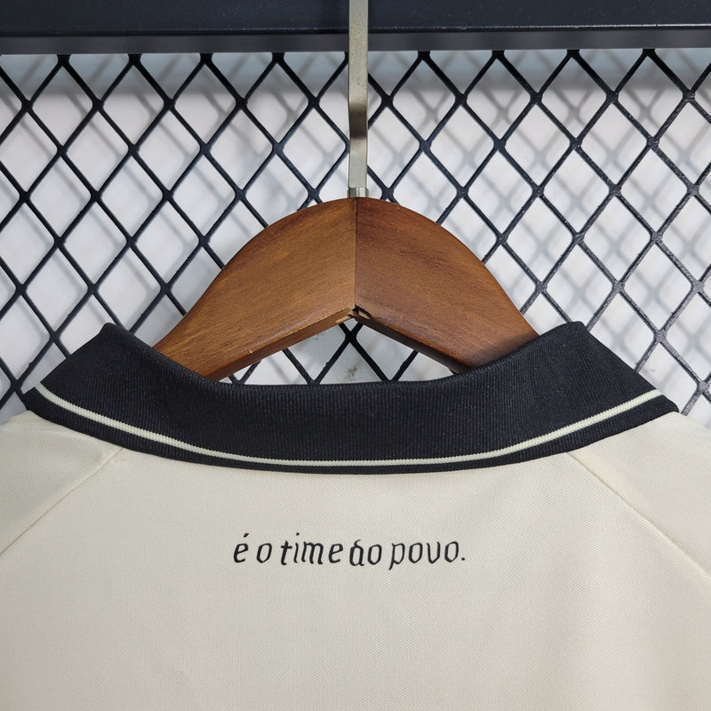 Camisa Corinthians away II 2023/24 Nike Feminina torcedora na cor bege com escudo bordado