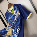 Camisa Japão Concept Dragão Azul 2024/25 Adidas Torcedor Masculina azul, uniforme conceitual inspirado no dragão japonês, design exclusivo com tecnologia AEROREADY, confortável e estiloso, ideal para torcedores e colecionadores.