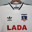 Camisa Colo-Colo Home I 1991/92 Adidas Retrô Masculina na cor branca com detalhes em preto. Modelo clássico retrô, ideal para colecionadores e torcedores do Colo-Colo.