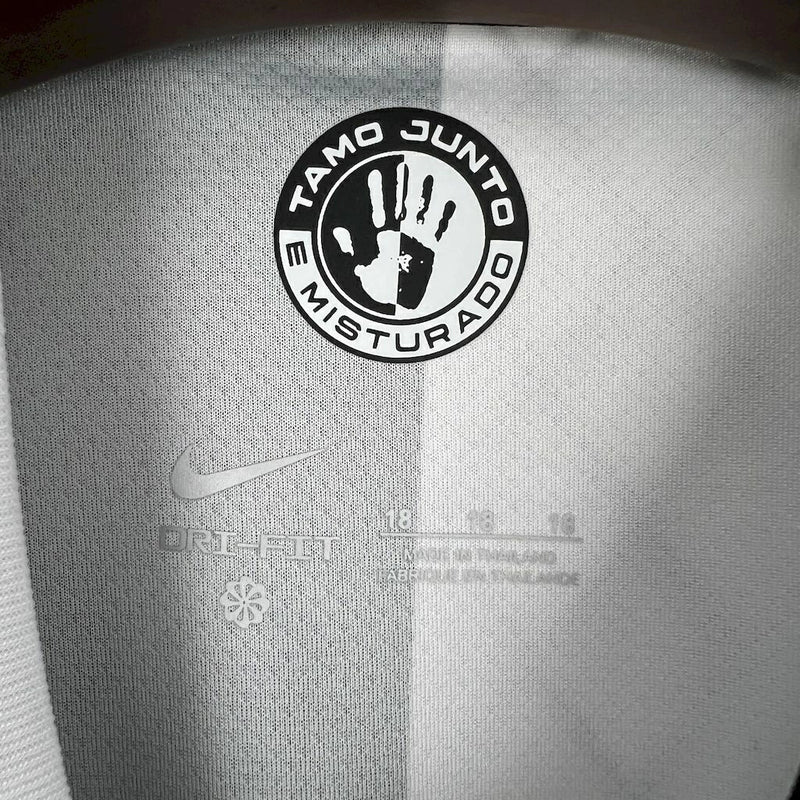 Kit Infantil Corinthians Third (3) 2024/25 Nike completo com camisa preta oficial, short confortável e design moderno, ideal para crianças torcedoras do Timão.