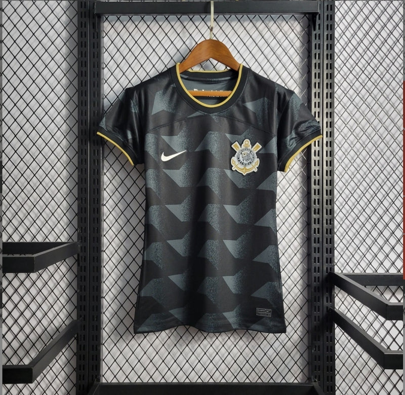 Camisa Corinthians away II 2022/23 Nike Torcedora Feminina preta com escudo bordado e detalhes em branco.