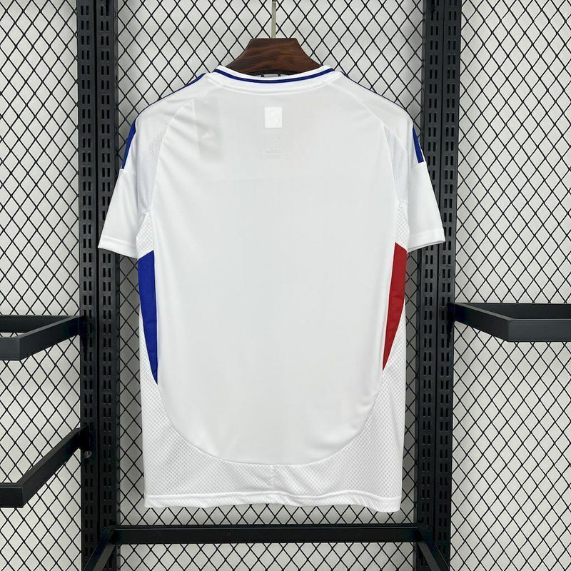 Camisa Olympique Lyon 2024/25 Adidas torcedor masculina branca, com detalhes em azul e vermelho, escudo bordado no peito e logo Adidas, modelo da temporada.