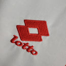 Camisa AC Milan Away (2) 1995/97 Opel Retrô Masculina, uniforme histórico branco com detalhes em vermelho e preto, disponível nos tamanhos P ao XGG, ideal para colecionadores e torcedores."