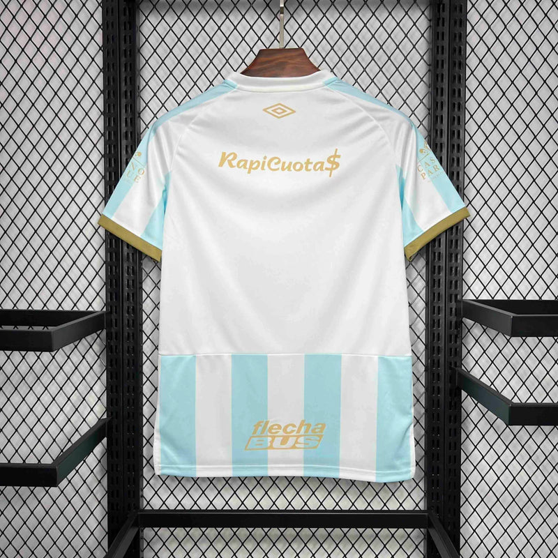 Camisa Tucumán Home I 2024/25 Umbro Torcedor Masculina azul, escudo do clube aplicado, tecido leve e respirável, design moderno para torcedores do Club Atlético Tucumán.