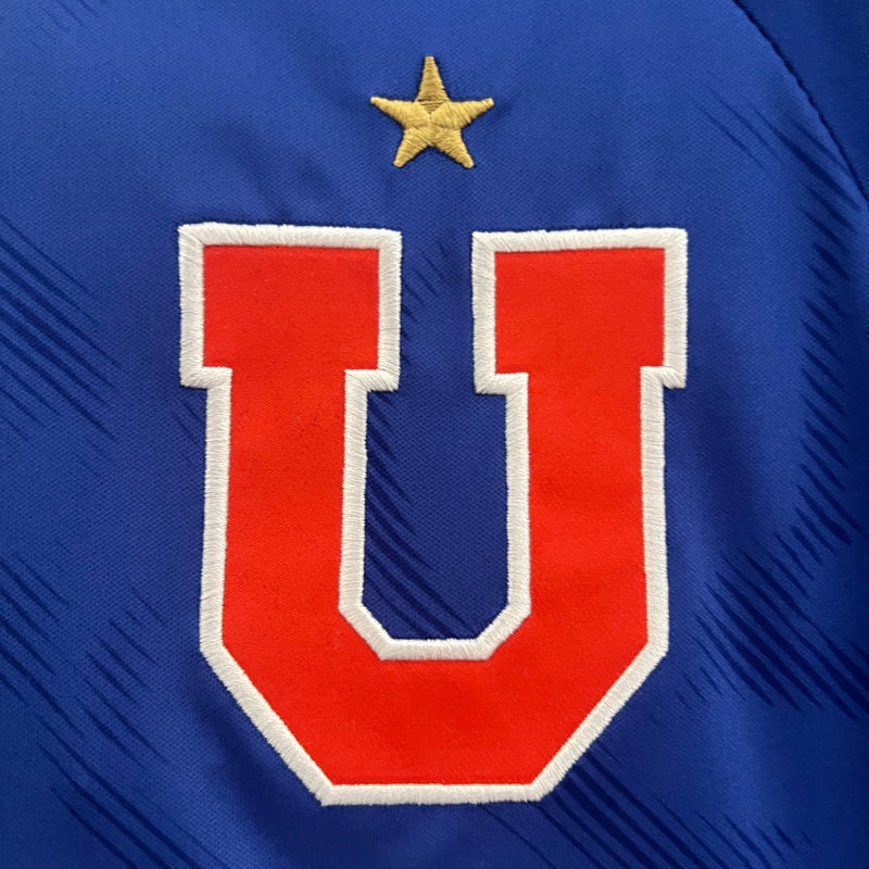 Camisa Universidad de Chile Home I 2024/25 masculina azul, uniforme de torcedor Adidas com escudo bordado, tecnologia Aeroready para conforto e respirabilidade, ideal para fãs do La U, coleção 2024/25, estilo clássico, camisa de futebol sul-americana, presente para torcedor, camisa de torcida masculina."