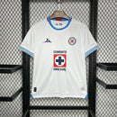 Camisa Cruz Azul Away II 2024/25 Pirma Torcedor Masculina Branca, uniforme elegante, futebol mexicano, escudo do Cruz Azul, conforto e estilo para torcedores"