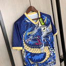 Camisa Japão Concept Dragão Azul 2024/25 Adidas Torcedor Masculina azul, uniforme conceitual inspirado no dragão japonês, design exclusivo com tecnologia AEROREADY, confortável e estiloso, ideal para torcedores e colecionadores.