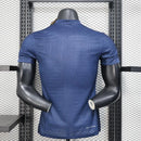 Camisa PSG Home I 2025/26 Nike Jogador Masculina Azul, uniforme com tecnologia de performance, design moderno e detalhes em vermelho e branco para torcedores do Paris Saint-Germain.”