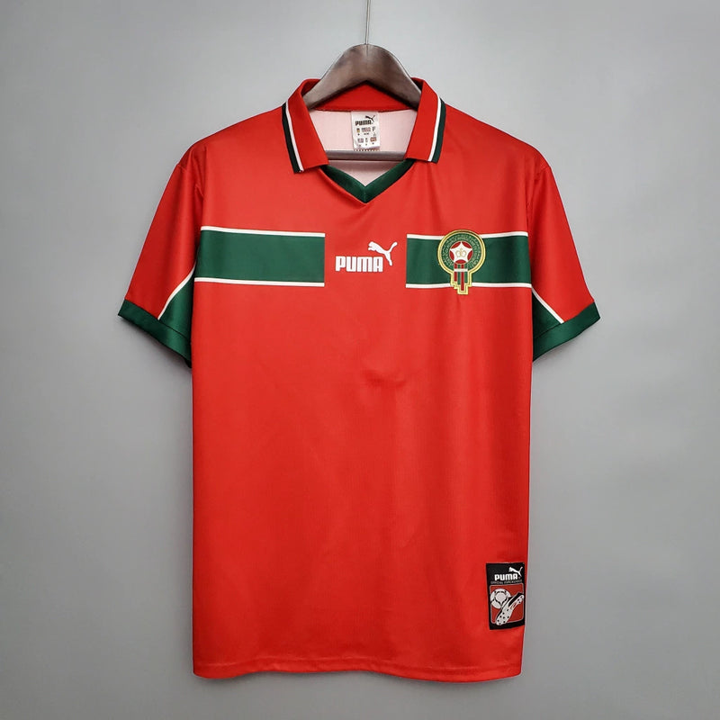Camisa Marrocos Away II 1998/99 Puma Retrô Masculina na cor vermelha, modelo clássico dos Leões do Atlas dos anos 90, com design nostálgico e estilo retrô.