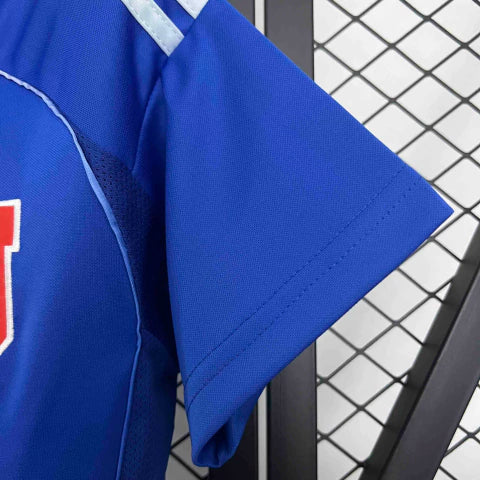 Camisa Universidad de Chile 2025/26 Adidas Torcedora Feminina azul, modelo oficial para torcedoras, com escudo bordado e tecnologia Aeroready.