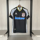 Camisa retrô do Corinthians 1999 preta com patrocínio Batavo e escudo bordado com duas estrelas