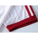 Camisa Polônia Home I 1982/83 Adidas Retrô Masculina, branca, com escudo da seleção polonesa e logo Adidas bordados, feita em tecido leve e confortável, modelo retrô masculino com caimento tradicional, ideal para colecionadores e uso casual.”