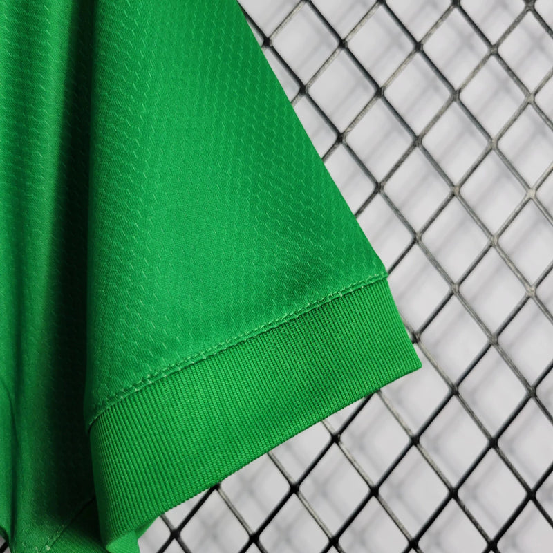 Camisa Irlanda do Norte Home I 2022/23 Adidas masculina verde com detalhes em branco e azul, gola careca, mangas curtas e tecido leve respirável para torcedores"
