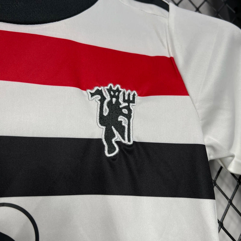 Kit Infantil Manchester United Third III 2024/25 Adidas - camisa e short infantil do Manchester United, uniforme Third temporada 2024/25, tecido leve e respirável, ideal para pequenos torcedores