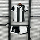 Kit Infantil Corinthians Third (3) 2024/25 Nike completo com camisa preta oficial, short confortável e design moderno, ideal para crianças torcedoras do Timão.