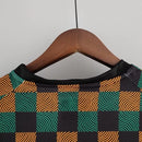 Camisa Venezia Pré-Jogo 2022/23 Kappa Torcedor Masculina Preta com detalhes dourados e verdes, escudo do clube e design moderno inspirado em Veneza.”