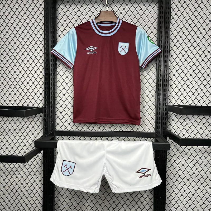 “Camisa infantil West Ham Home 2024/25 Umbro, uniforme oficial grená com detalhes em azul celeste e branco, design clássico para jovens torcedores da Premier League”
