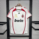 Camisa Retrô Milan 2006/2007 - Masculina Adidas - Branca com detalhes em vermelho