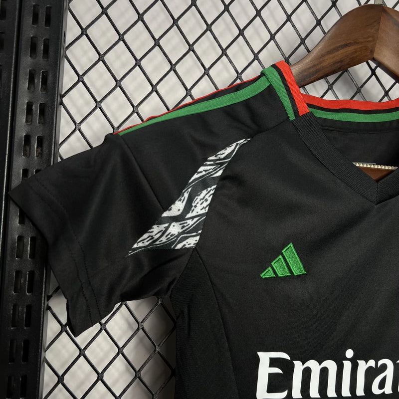 Kit Infantil Arsenal Away II 2024/25 Adidas – Conjunto com camisa e short, design moderno, tecido leve e respirável, ideal para pequenos torcedores do Arsenal.