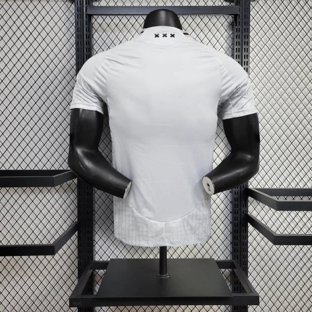 "Camisa Ajax Third (3) 2024/25 Adidas Jogador Masculina oficial, versão player issue, cor preta com detalhes modernos, escudo em termotransfer e tecnologia HEAT.RDY para máximo desempenho.