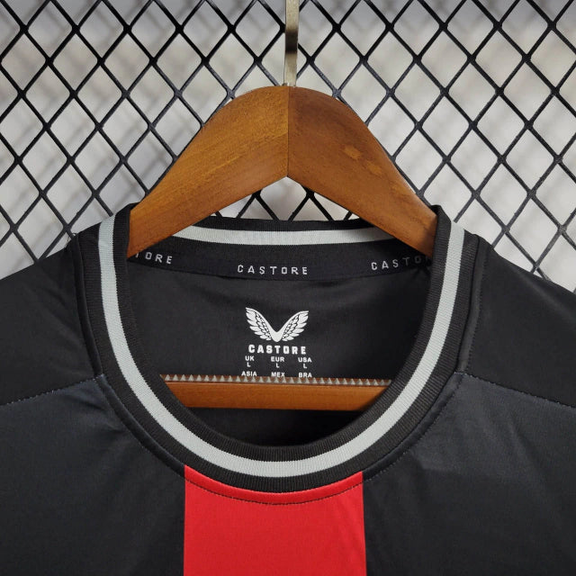 Camisa Bayer Leverkusen Home 2023/24 Torcedor Masculina Adidas oficial vermelha e preta com escudo bordado