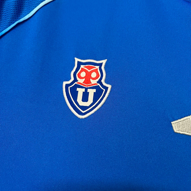 Camisa Universidad de Chile Home I 2025/26 Adidas Torcedor Masculina na cor azul, modelo oficial da temporada, com escudo bordado, disponível nos tamanhos P ao XGG – Wazemix