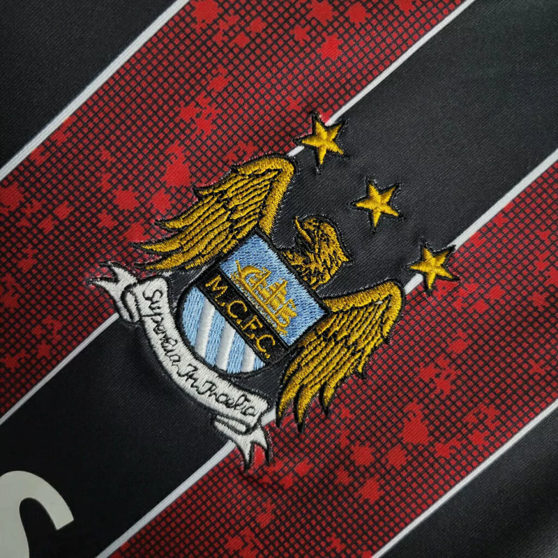 Camisa Manchester City Away (2) 2008/09 Le Coq Sportif Retrô Masculina - vermelho e preto