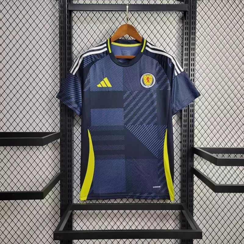 Camisa Escócia Home 2024/25 Masculina Adidas para torcedor, azul escuro com detalhes em branco, modelo oficial da seleção escocesa, ideal para fãs da Escócia