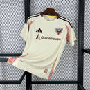 Camisa DC United Away II 2025/26 Adidas Torcedor Masculina Branca, uniforme MLS, escudo bordado, tecnologia AEROREADY, Waze Mix"
