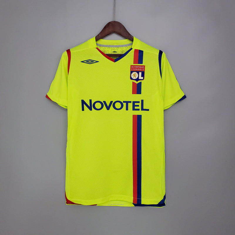 “Camisa Olympique Lyon Third III 2008/09 Umbro Retrô Masculina Amarelo Fluorescente, modelo clássico do Lyon com design vibrante, estilo retrô e conforto para torcedores e colecionadores
