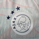 Camisa Ajax Away (2) 2023/24 Adidas Jogador Masculina azul petróleo com detalhes em preto e dourado, versão player issue oficial usada pelos atletas, produto original para torcedores e colecionadores.