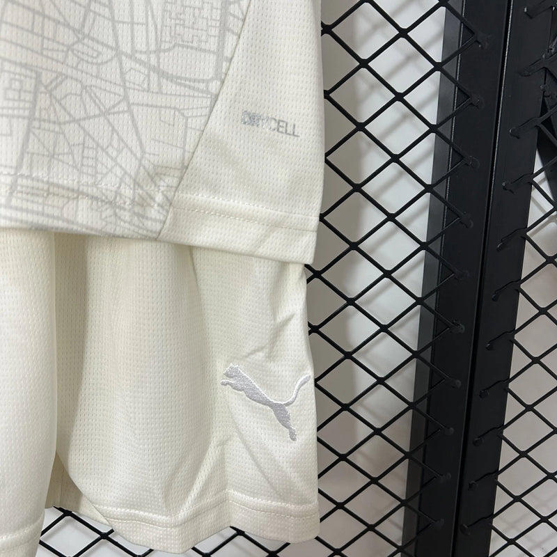 Kit Infantil Alavés Away II 2024/25 Puma - uniforme com camisa e short em tecido leve, design oficial da temporada, ideal para crianças torcedoras do Deportivo Alavés