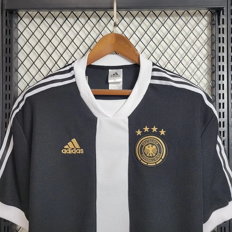 Camisa Alemanha Três-Quartos Icon 2022/23 Adidas Torcedor Masculina preta com detalhes em branco e cinza, corte três-quartos, tecido leve e respirável – perfeita para torcedores, treinos e uso casual.