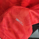 “Camisa Egito Home I 2025/26 Puma Torcedor Masculina vermelha, com detalhes em preto e branco, tecido leve e respirável, ideal para treinos, partidas e torcedores da seleção egípcia”