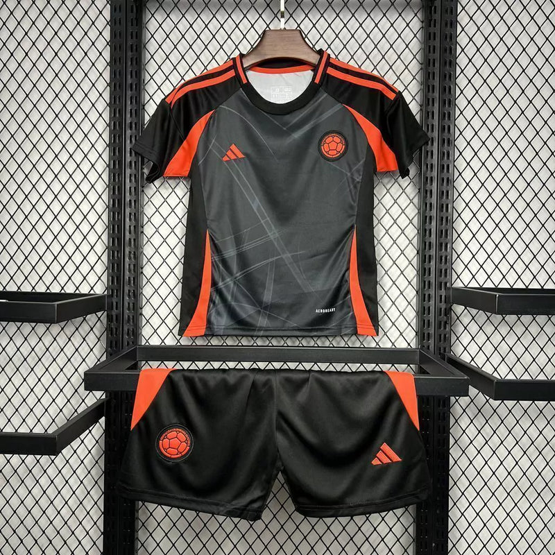 Kit Infantil Colômbia Away II 2024/25 Adidas Copa América com camisa e short, tecido leve e respirável, ideal para pequenos torcedores colombianos com estilo e conforto
