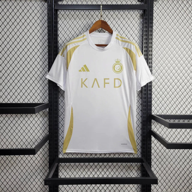 "Camisa Al-Nassr Third 2024/25 Adidas Torcedor Masculina oficial, uniforme alternativo do clube saudita, em tecido leve com tecnologia AEROREADY, escudo bordado e corte regular fit."