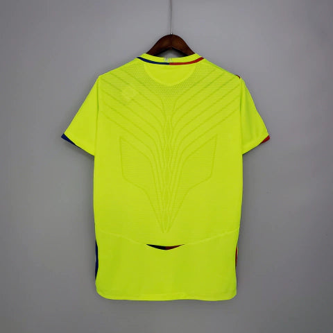 “Camisa Olympique Lyon Third III 2008/09 Umbro Retrô Masculina Amarelo Fluorescente, modelo clássico do Lyon com design vibrante, estilo retrô e conforto para torcedores e colecionadores