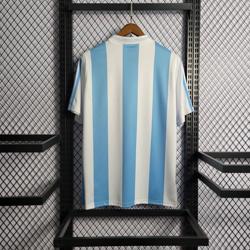 Camisa Argentina Home I 1993/94 Adidas Retrô Masculina – modelo clássico azul e branco com gola polo preta, escudo da AFA bordado e design usado na Copa do Mundo de 1994.