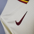 Camisa Roma Away II 2020/21 Nike Retrô Masculina marfim, com detalhes em bordô e dourado, gola polo e escudo bordado da Roma.
