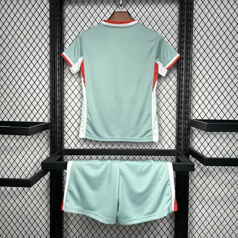 Kit Infantil Atlético de Madrid Away II 2024/25 Nike com camisa e short, tecido leve e respirável, ideal para pequenos torcedores dos colchoneros com estilo e conforto."