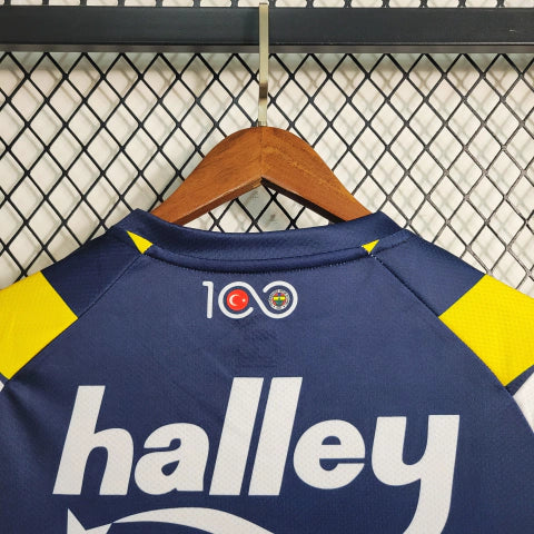 Camisa Fenerbahçe Home I 2023/24 Puma masculina em amarelo e azul, com escudo bordado e tecido respirável dryCELL, ideal para torcer e jogar futebol com conforto."