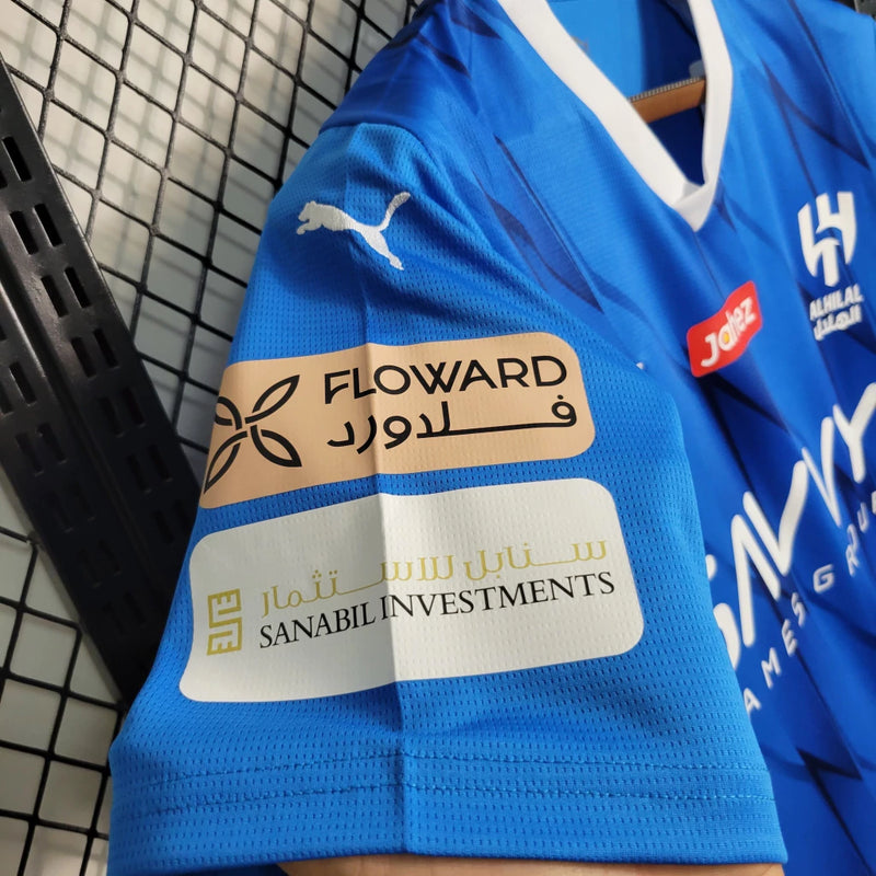 Camisa Al-Hilal (1) Home 2023/24 Puma Torcedor Masculina azul royal com escudo oficial bordado e logo Puma, modelo oficial do clube saudita.
